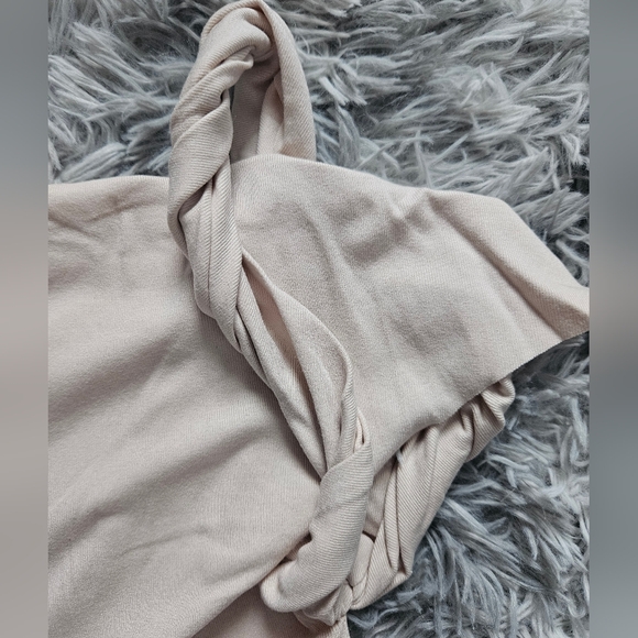 K. Jenner Knotted Sleeve Top NWT - Picture 11 of 13